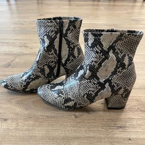 WOMENS booties